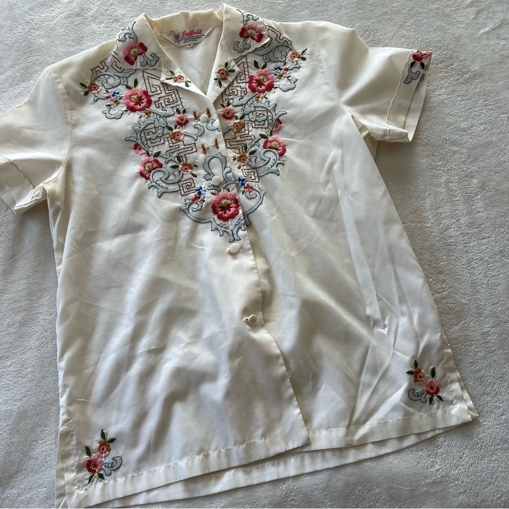 Vintage Daffodil Embroidered Floral Blouse
